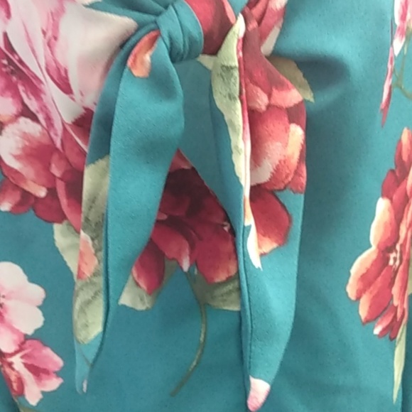 Forever 21 women's floral long sleeve shorts rumper size 2X green, red flowers - Picture 3 of 11